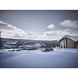 Щетка Husqvarna 105 см для райдера R 213C / R 214C в комплекте с защитой от брызг